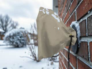 Essential Tips to Winterize Outdoor Pipes & Faucets Using Insulated Covers